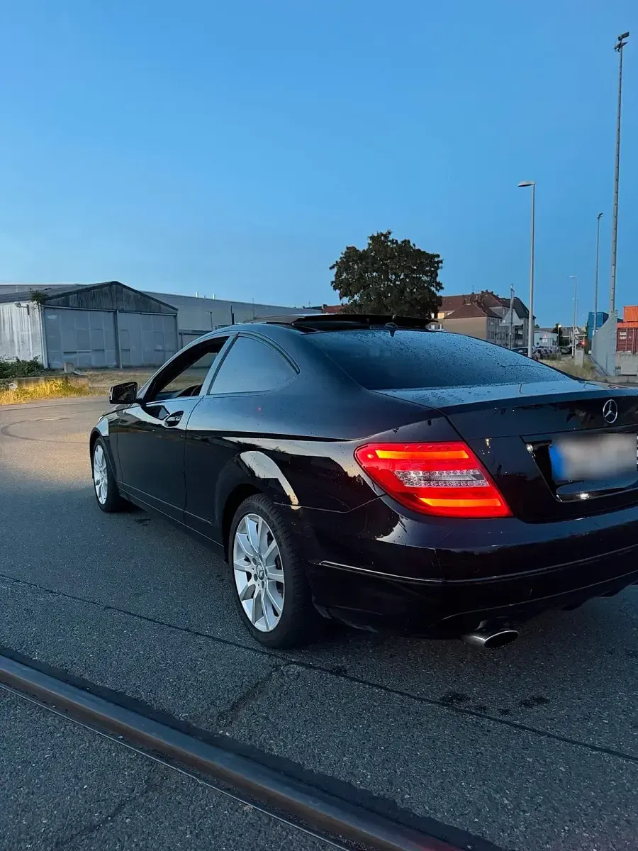 Gebraucht Mercedes C250 204 PS (150 kW) 2012 Schwarz Coupé