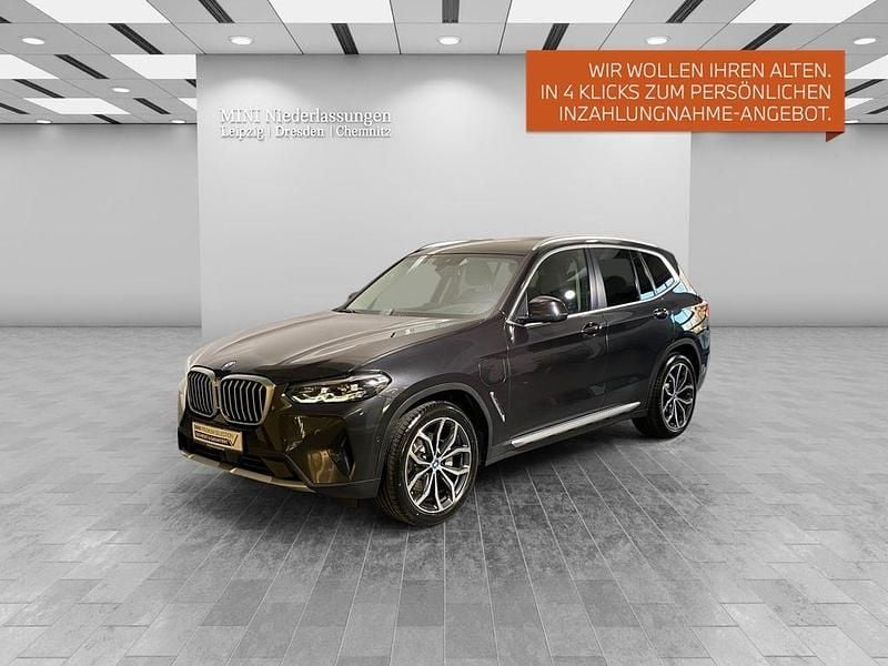 Grau Gebraucht 2022 BMW X3 Sport Line SUV | 42.902 € (Etwas zu teuer) - Bild 1/4