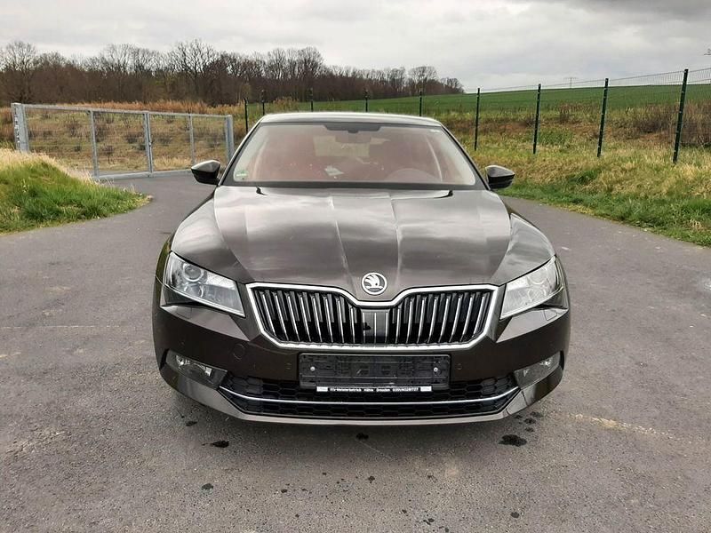 Gebraucht Skoda Superb Style 150 PS (110 kW) 2015 Braun Limousine