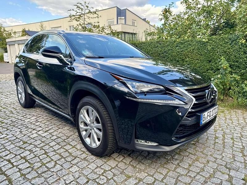 Schwarz Gebraucht 2017 Lexus NX300h Executive Line SUV | 27.500 € (Etwas zu teuer) - Bild 1/4