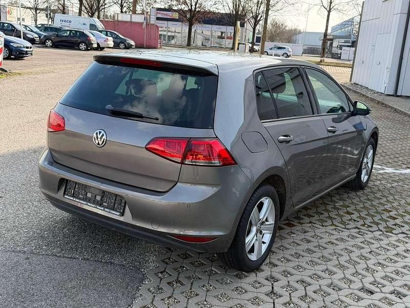 Gebraucht VW Golf VII Comfortline 86 PS (63 kW) 2014 Limestone grey metallic Kleinwagen