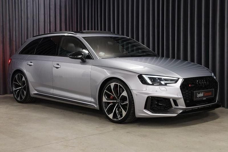 Silber Gebraucht 2018 Audi RS4 Sport Limousine | 38.080 € (Fairer Preis) - Bild 1/4