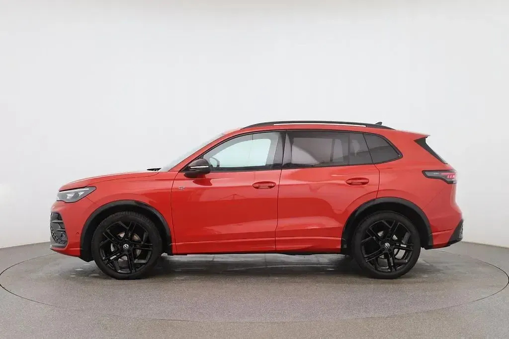 Gebraucht VW Tiguan R-line 150 PS (110 kW) 2024 Rot SUV