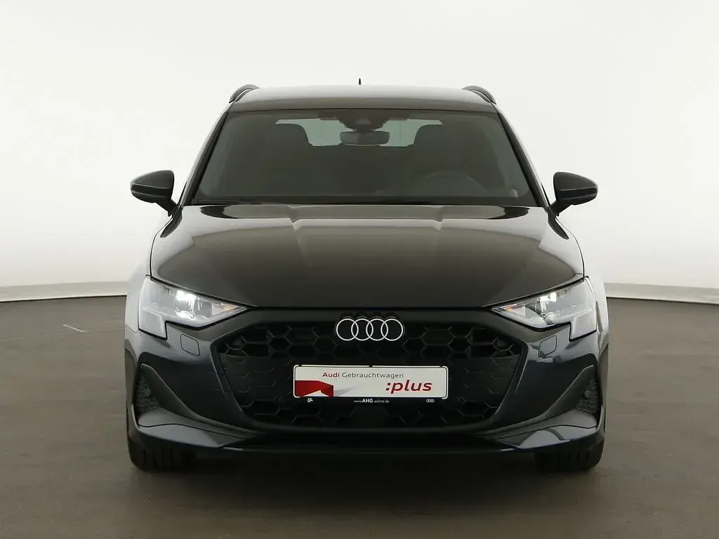 Gebraucht Audi A3 Sport 116 PS (85 kW) 2025 Manhattangrau metallic Limousine