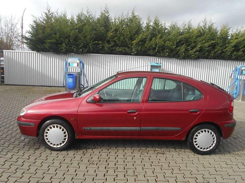 Gebraucht Renault Mégane 107 PS (78 kW) 1999 Rot Limousine