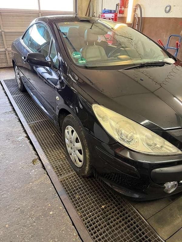 Gebraucht Peugeot 307 CC Tendance 140 PS (102 kW) 2005 Schwarz Cabrio
