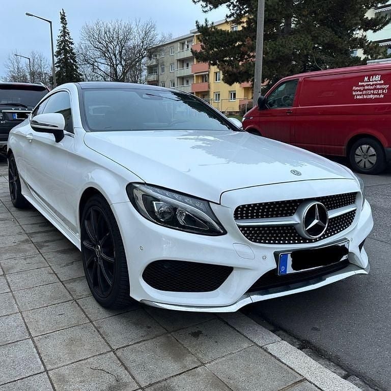 Weiß Gebraucht 2017 Mercedes C250 AMG line Coupé | 23.999 € (Guter Preis) - Bild 1/4