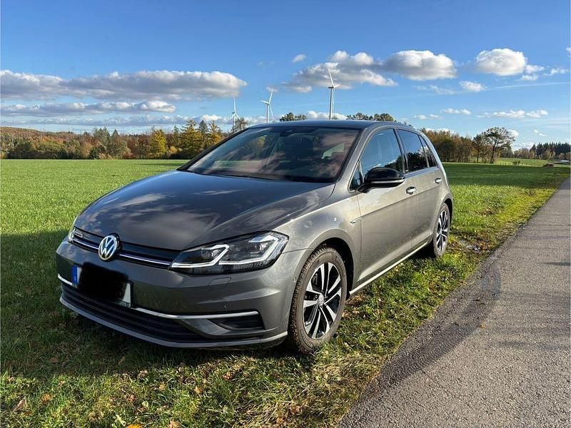 Grau Gebraucht 2019 VW Golf VII IQ Drive Limousine | 18.700 € (Guter Preis) - Bild 1/4