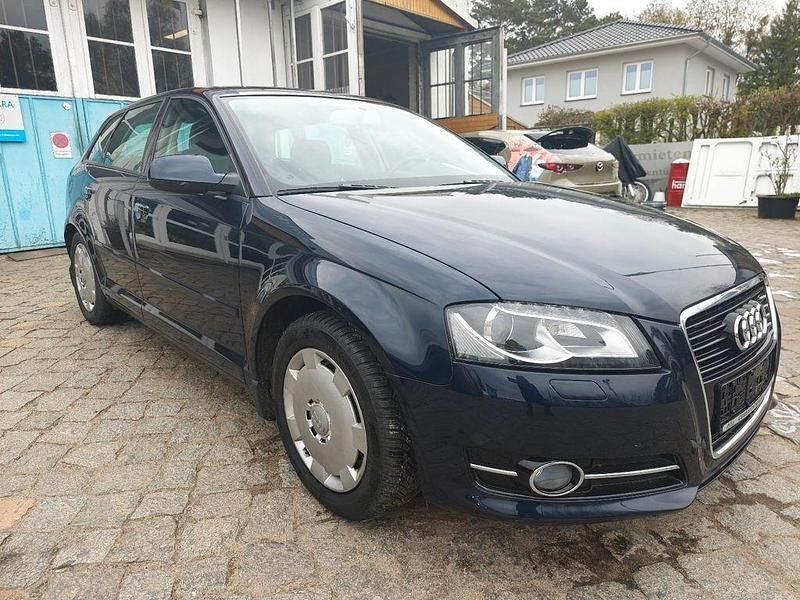 Gebraucht Audi A3 Attraction 125 PS (91 kW) 2011 Blau Kleinwagen