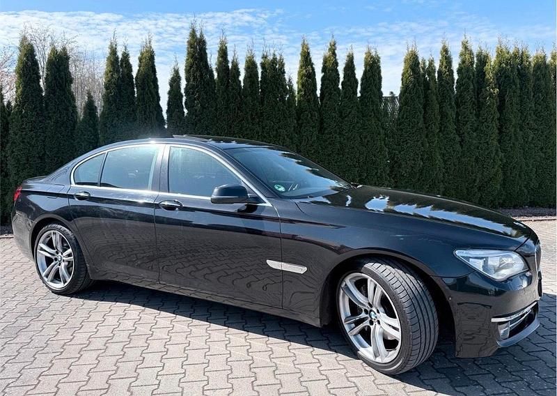 Second-hand BMW 740 313 CP (230 kW) 2013 Negru Berlinǎ