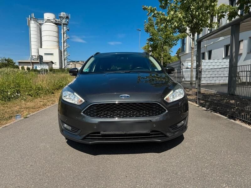 Grau Gebraucht 2017 Ford Focus Kombi | 9.500 € (Superpreis) - Bild 1/4