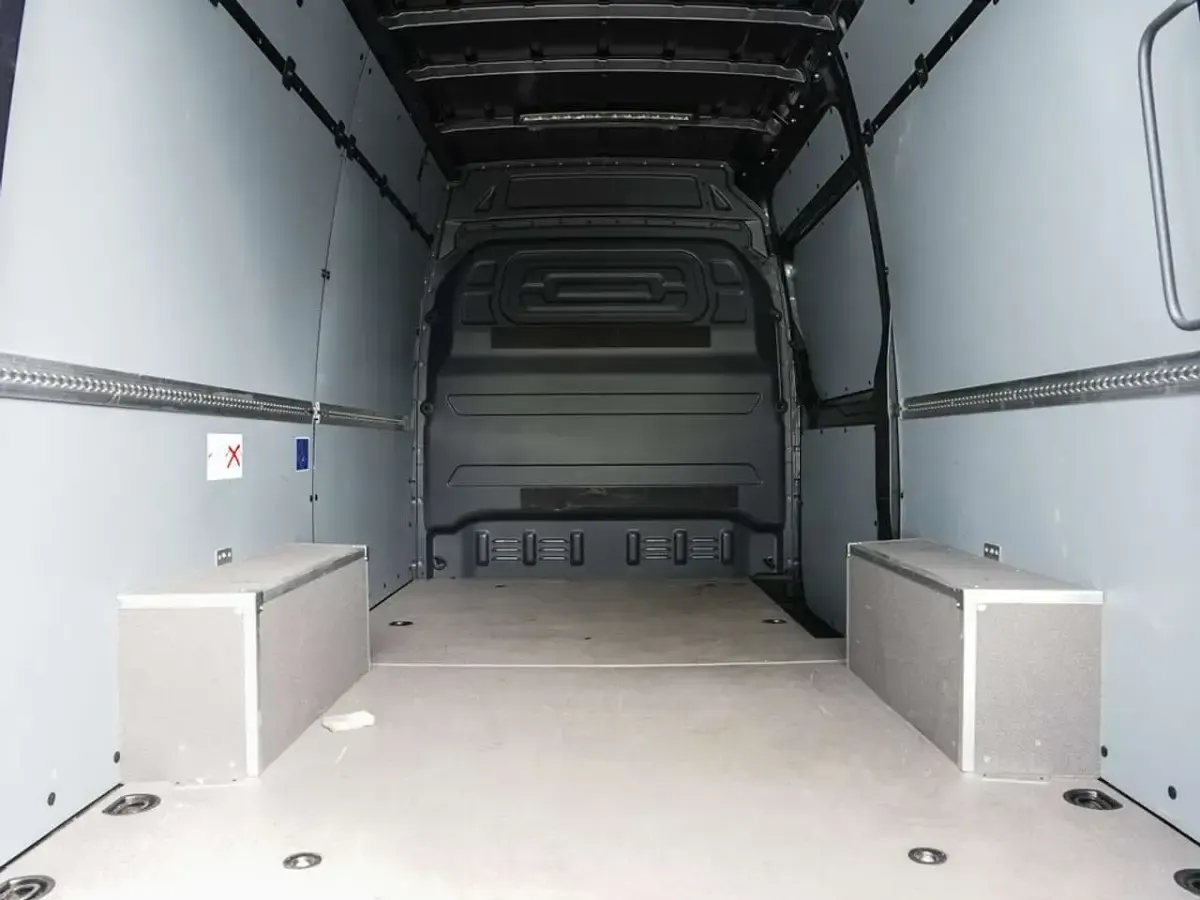 Gebraucht Mercedes Sprinter 190 PS (139 kW) 2025 Tenoritgrau Van