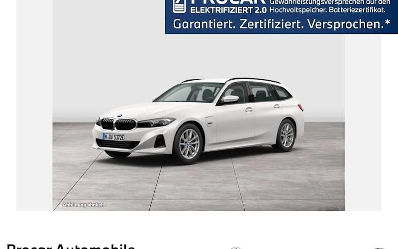 Weiß Gebraucht 2022 BMW 330e Shadowline Kombi | 28.890 € (Guter Preis) - Bild 1/4