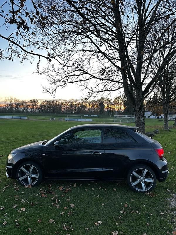 Schwarz Gebraucht 2014 Audi A1 Admired Limousine | 8.000 € (Fairer Preis) - Bild 1/4