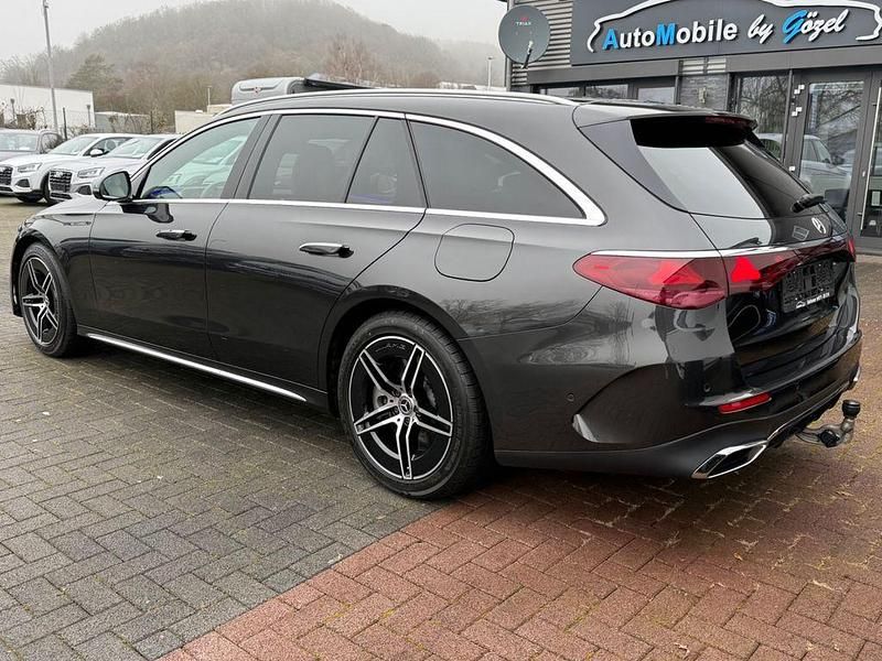 Gebraucht Mercedes E300 AMG Line Premium 197 PS (144 kW) 2024 Grau Limousine