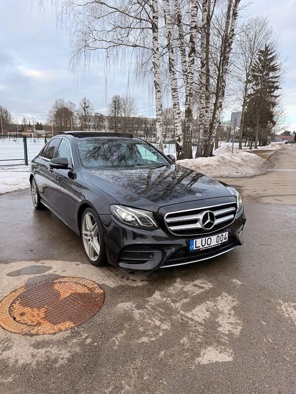 Gebraucht Mercedes E200 AMG 150 PS (110 kW) 2018 Schwarz Limousine