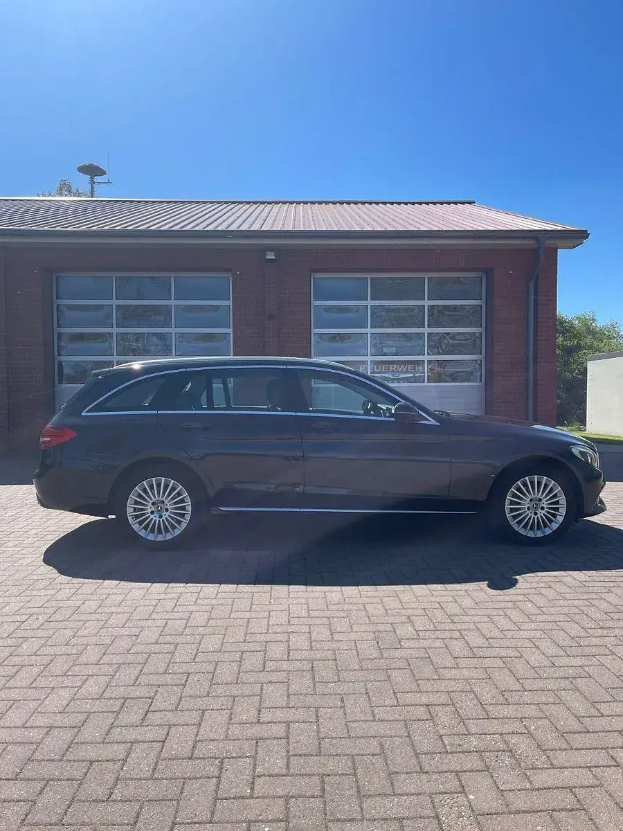 Gebraucht Mercedes C180 Exclusive 156 PS (114 kW) 2017 Schwarz Kombi