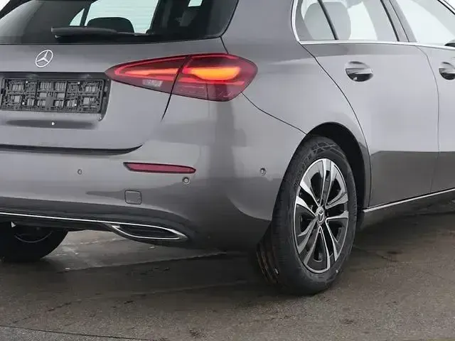Gebraucht Mercedes A180 Progressive 136 PS (100 kW) 2025 Grau Limousine