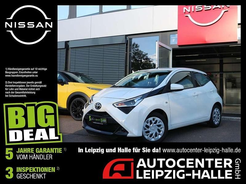 Weiß Gebraucht 2020 Toyota Aygo X-play Kleinwagen | 10.390 € (Fairer Preis) - Bild 1/4