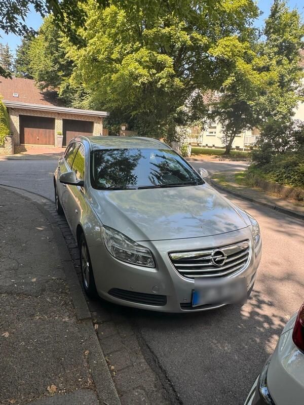 Grau Gebraucht 2011 Opel Insignia Kombi | 5.500 € (Fairer Preis) - Bild 1/4