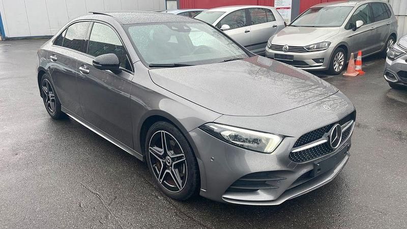 Grau Gebraucht 2022 Mercedes A200 AMG Limousine | 29.999 € (Etwas zu teuer) - Bild 1/4