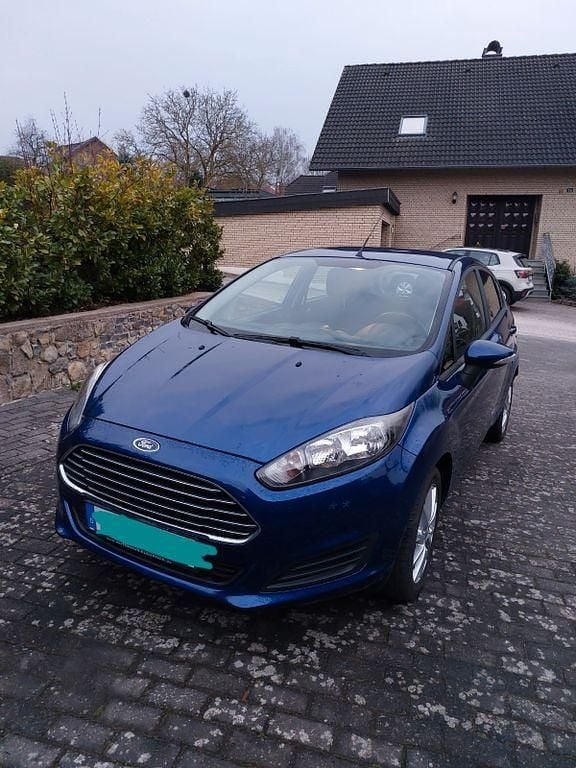 Gebraucht Ford Fiesta 82 PS (60 kW) 2015 Blau Limousine