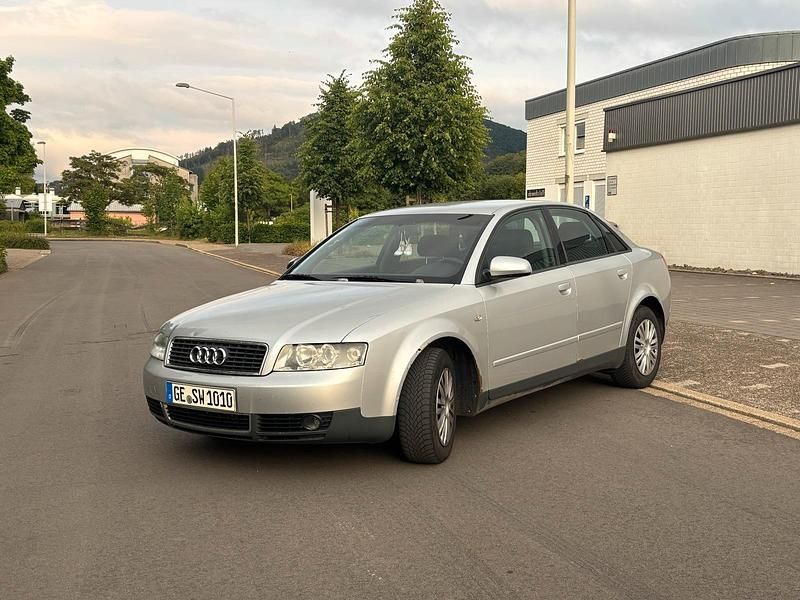 Silber Gebraucht 2001 Audi A4 Limousine | 950 € (Superpreis) - Bild 1/4