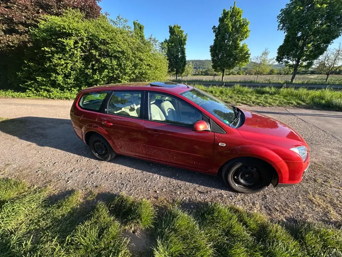 Gebraucht Ford Focus Ghia 115 PS (84 kW) 2006 Andere farben Kombi