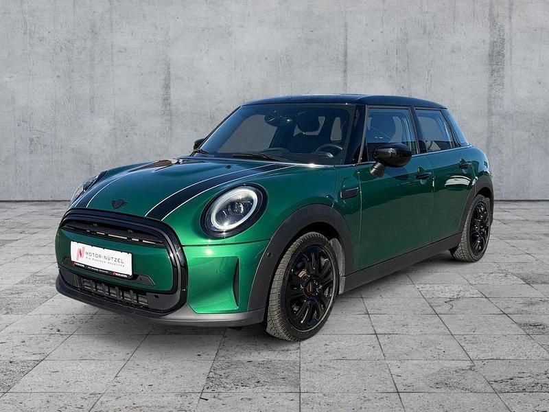 Gebraucht Mini Cooper Classic 136 PS (100 kW) 2021 British racing green iv metall Kleinwagen