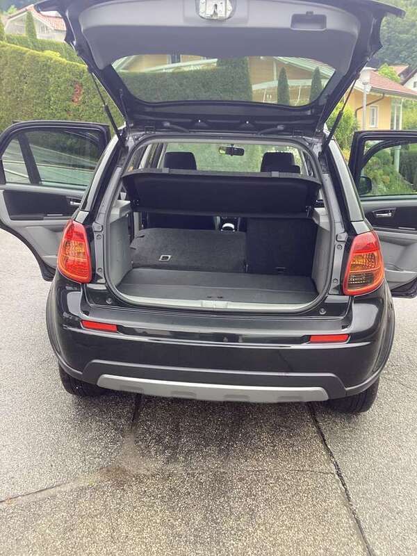 Schwarz Gebraucht 2011 Suzuki SX4 Limited Limousine | 7.250 € (Fairer Preis) - Bild 1/4