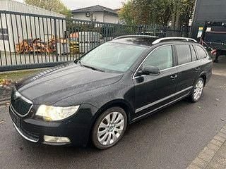 Schwarz Gebraucht 2011 Skoda Superb Elegance Kombi | 8.700 € (Fairer Preis) - Bild 1/4