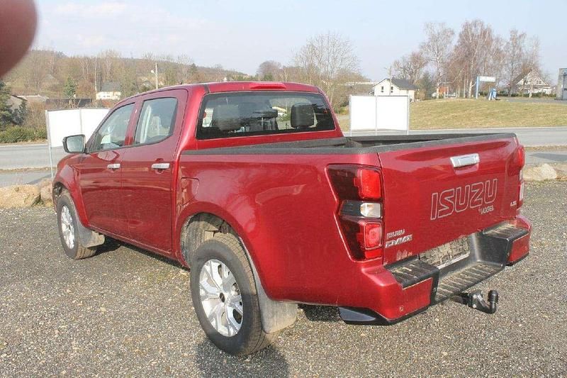 Gebraucht Isuzu D-Max 163 PS (119 kW) 2024 Red spinell Pickup