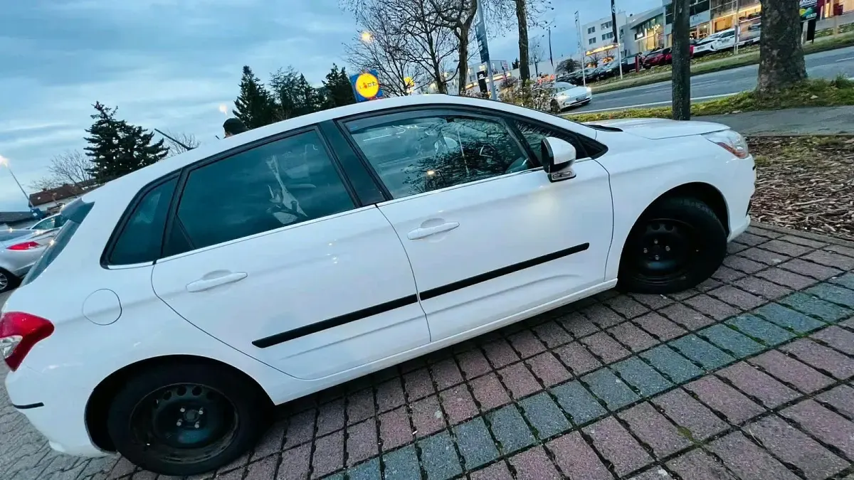 Gebraucht Citroën C4 111 PS (81 kW) 2012 Weiß Limousine