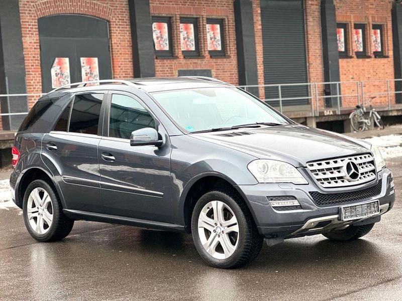 Gebraucht Mercedes ML350 231 PS (169 kW) 2011 Grau SUV