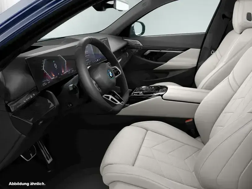 Gebraucht BMW 550e M Sport 489 PS (359 kW) 2025 Bmw individual tansanitblau metallic Kombi