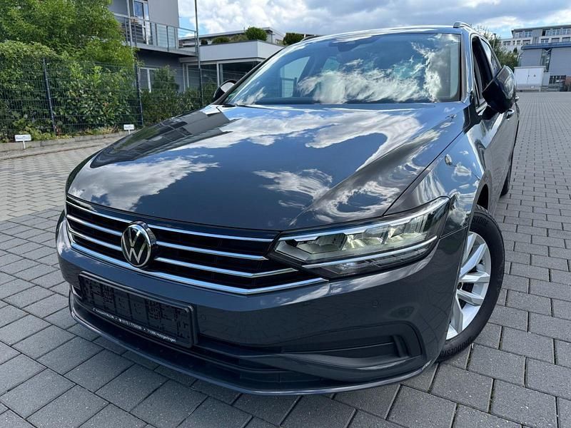 Grau Gebraucht 2020 VW Passat Kombi | 16.960 € (Guter Preis) - Bild 1/4