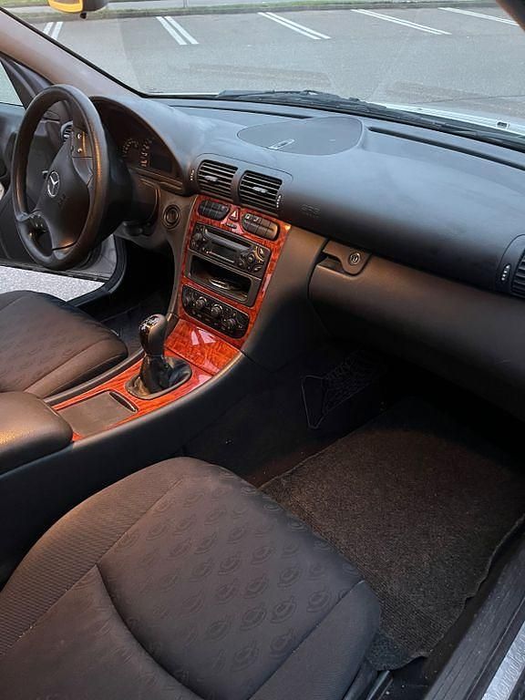 Gebraucht Mercedes C180 Classic 143 PS (105 kW) 2002 Silber Limousine