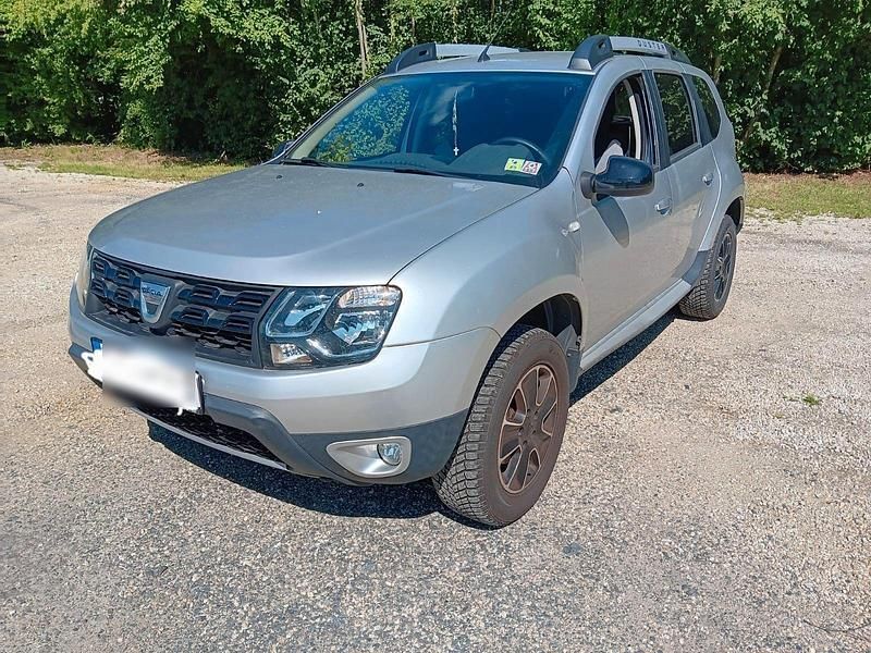 Silber Gebraucht 2017 Dacia Duster Black Shadow SUV | 12.500 € (Guter Preis) - Bild 1/4