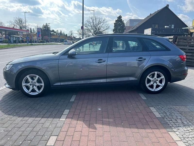 Grau Gebraucht 2018 Audi A4 Basis Kombi | 14.300 € (Fairer Preis) - Bild 1/4