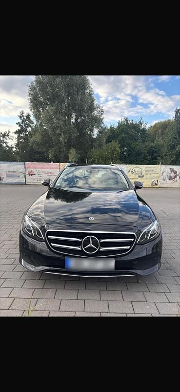 Gebraucht Mercedes E220 194 PS (142 kW) 2019 Schwarz Kombi