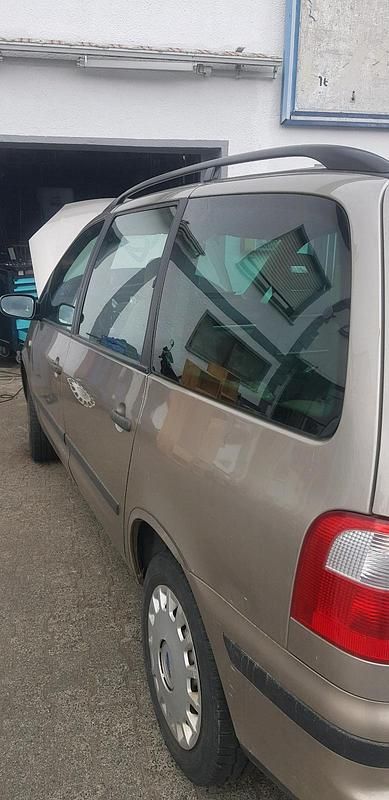 Gebraucht Ford Galaxy 145 PS (106 kW) 2003 Silber Van / Kleinbus