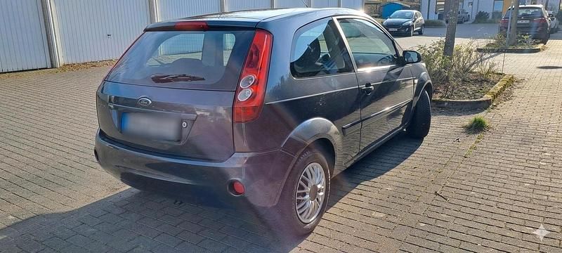 Gebraucht Ford Fiesta 69 PS (50 kW) 2008 Blau Kleinwagen