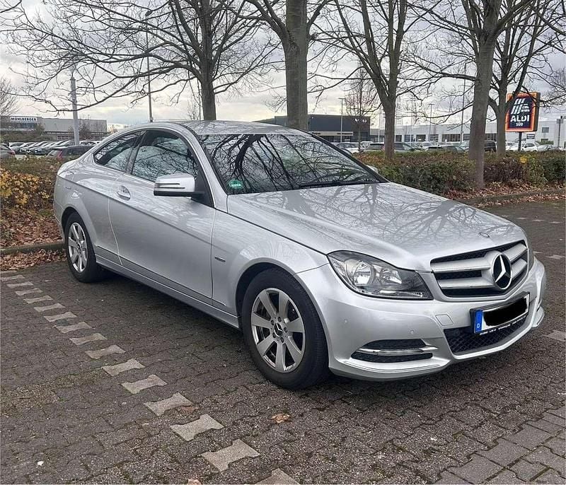 Gebraucht Mercedes C180 156 PS (114 kW) 2011 Silber Coupé