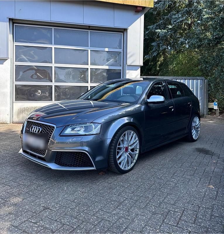 Grau Gebraucht 2011 Audi RS3 Limousine | 18.700 € (Fairer Preis) - Bild 1/4