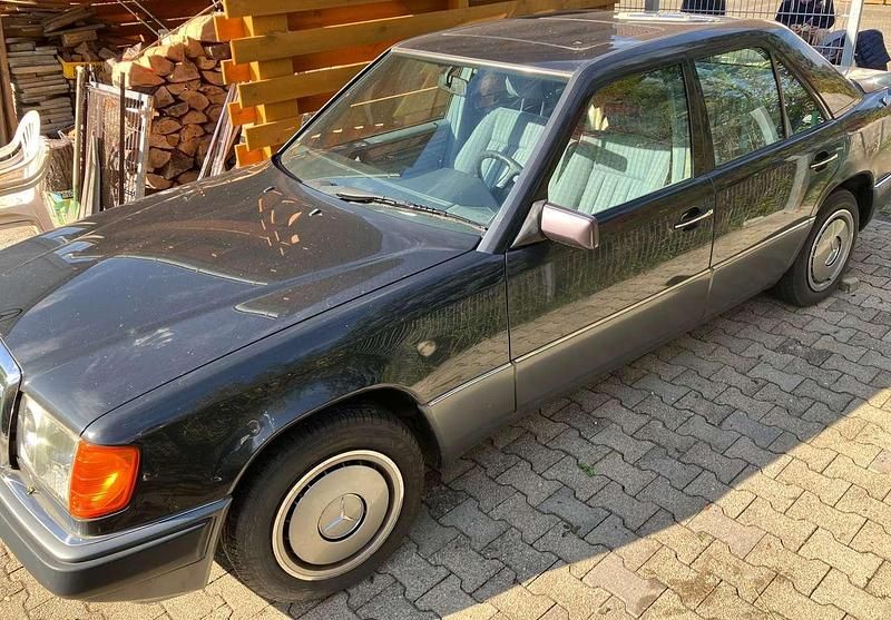 Gebraucht Mercedes 200 75 PS (55 kW) 1990 Blau Limousine