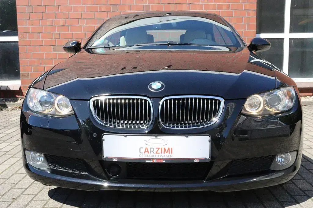 Gebraucht BMW 330 Cabriolet Sport Line 245 PS (180 kW) 2009 Schwarz Cabrio