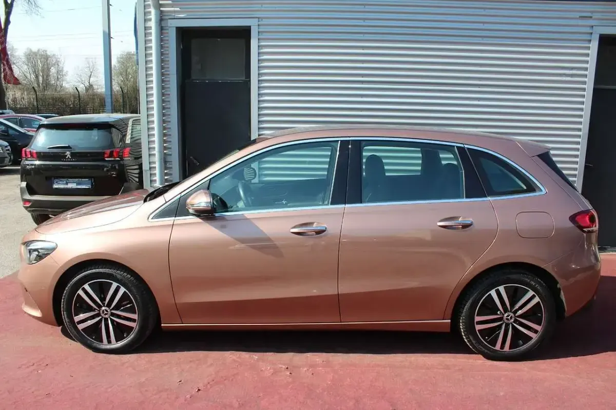 Gebraucht Mercedes B250 160 PS (117 kW) 2022 Rosegold Kleinwagen