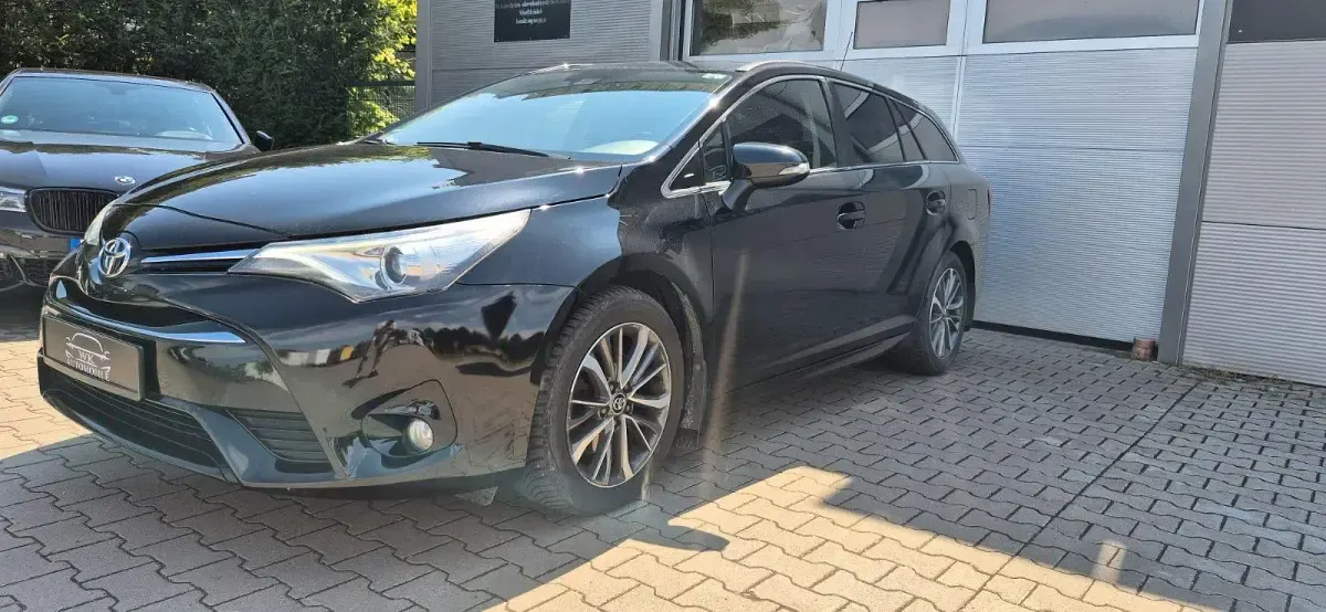 Gebraucht Toyota Avensis Business Edition 143 PS (105 kW) 2015 Schwarz Kombi