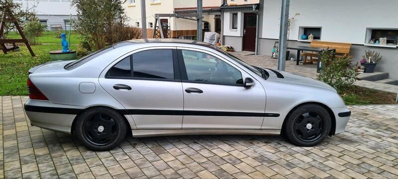Silber Gebraucht 2004 Mercedes C180 Classic Limousine | 2.299 € (Guter Preis) - Bild 1/4