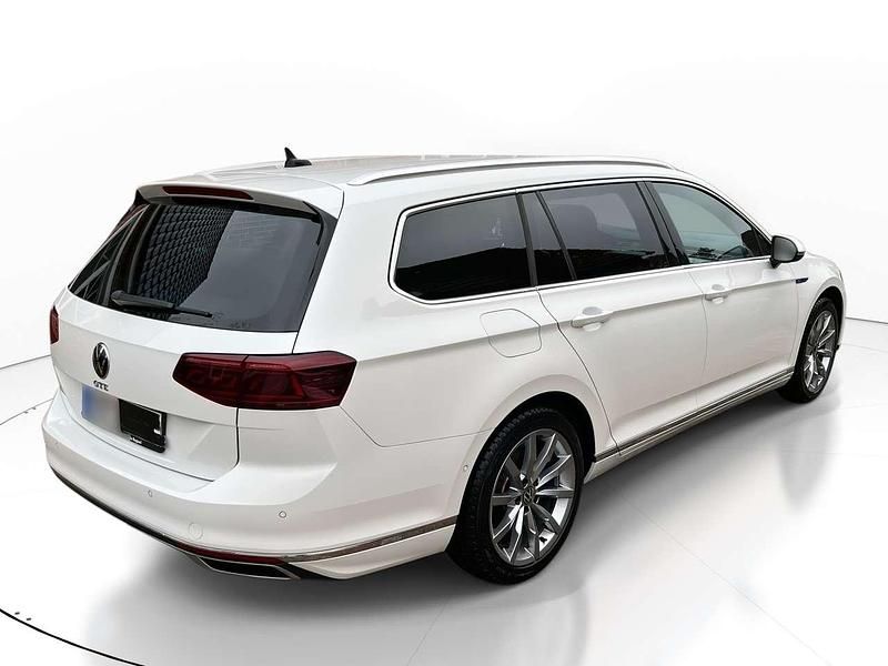 Gebraucht VW Passat GTE 156 PS (114 kW) 2020 Oryxweiß perlmutteffekt Kombi
